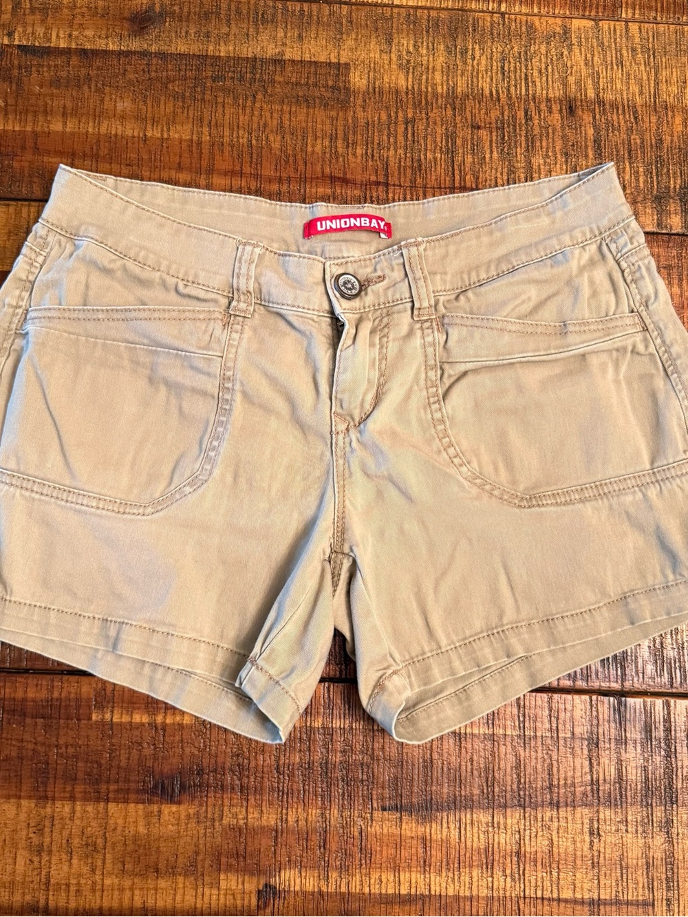 Unionbay Women’s Khaki Shorts Size 7/28 Beige Stretch Cotton Casual Shorts Y2K
